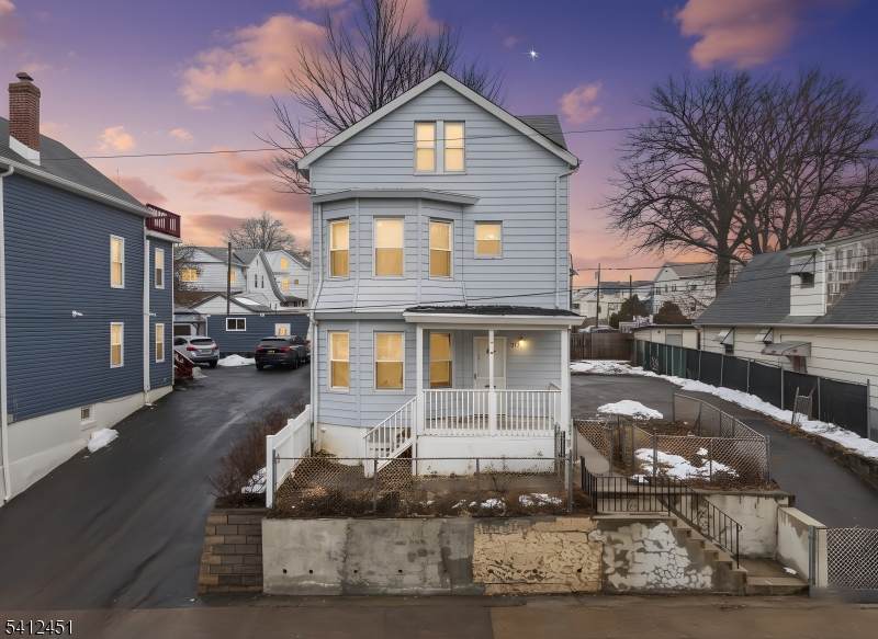 257 Paxton St - Photo 1