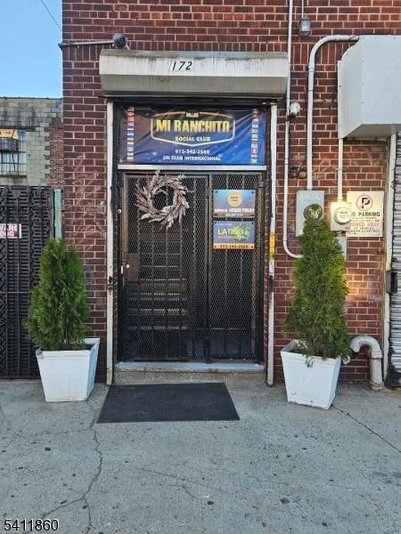 172 Thomas St - Photo 1