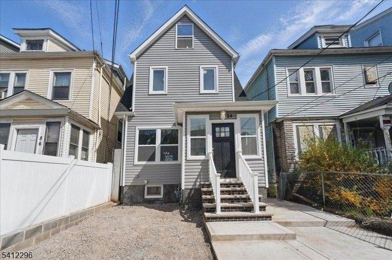 84 Chelsea Ave - Photo 1