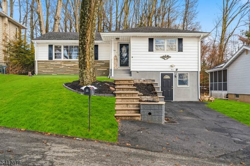 3 Roanoke Ave - Photo 1