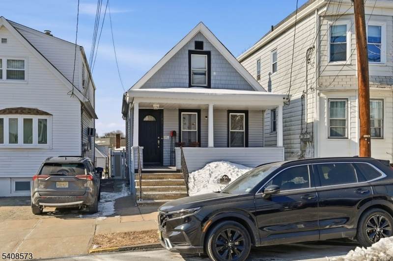 191 Cambridge Ave - Photo 1