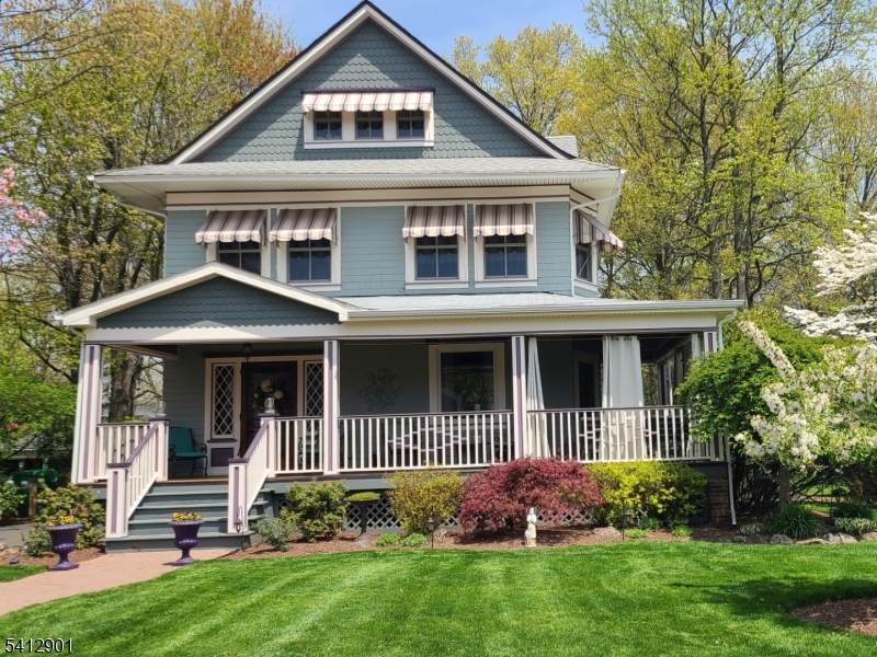 733 Summit Ave - Photo 1