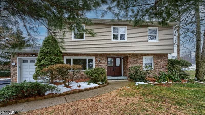 17 Clifford Dr - Photo 1
