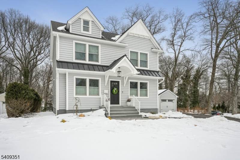 1921 Grandview Ave - Photo 1