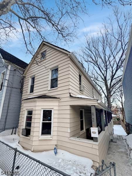 82 Palm St - Photo 1