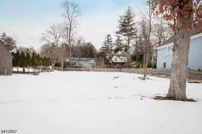 4 Parkview Ter - Photo 1