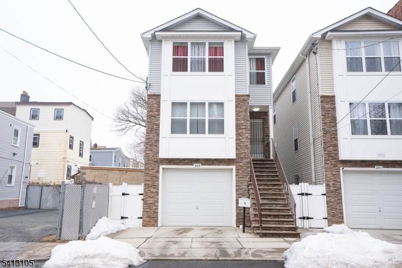 203 Schuyler Ave - Photo 1