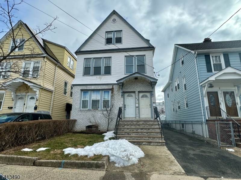 318 Ampere Pkwy - Photo 1