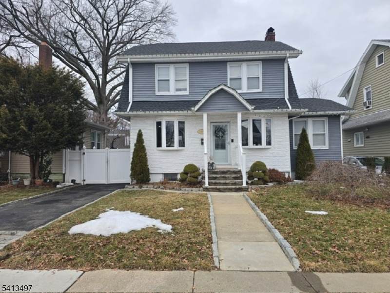 109 Bradley Ave - Photo 1
