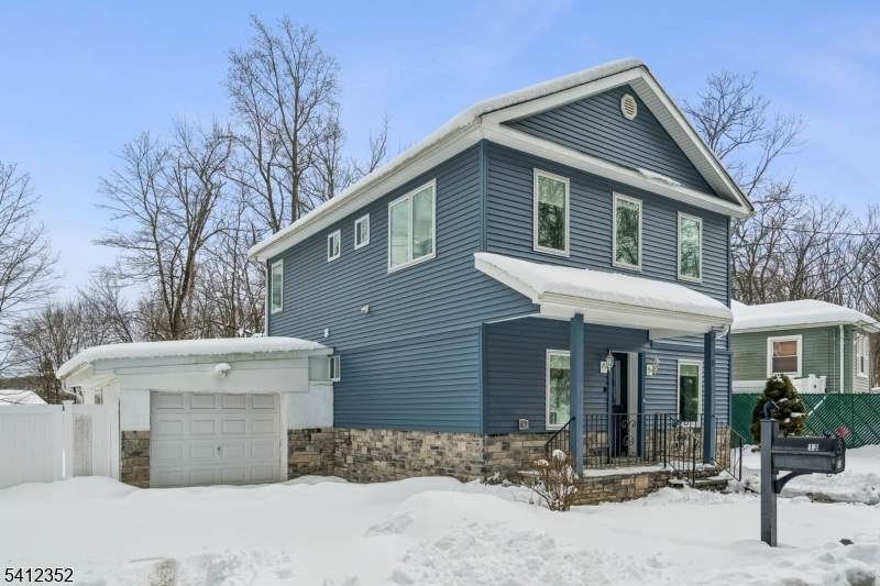 13 Roger Ave - Photo 1