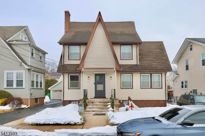 24 Hewitt Ave - Photo 1
