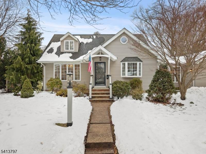 93 Bromley Pl - Photo 1