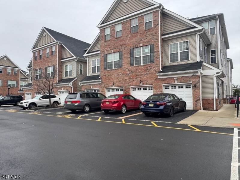 47 Station Sq - Photo 1