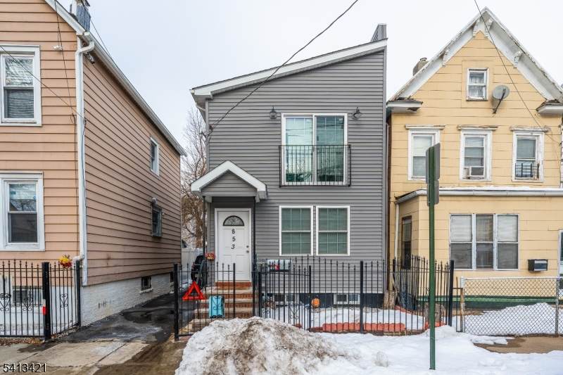 853 Rebecca Pl - Photo 1