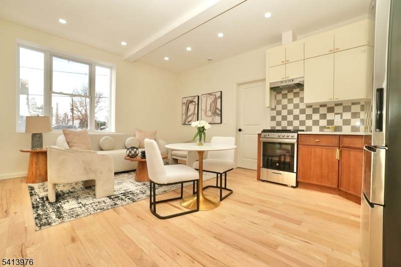 15 Palisade Ave Unit 4 - Photo 1