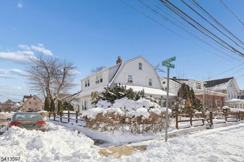 185 Park Ave - Photo 1