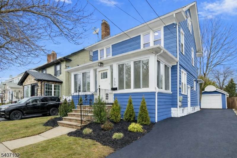 737 Bailey Ave - Photo 1