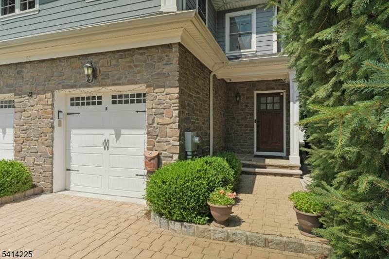 https://bt-photos.global.ssl.fastly.net/gsmls/orig_boomver_1_4012076-2.jpg