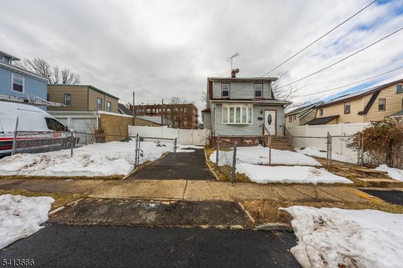 9 Stratford Pl - Photo 1