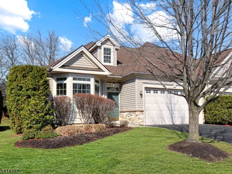 559 Edward St - Photo 1