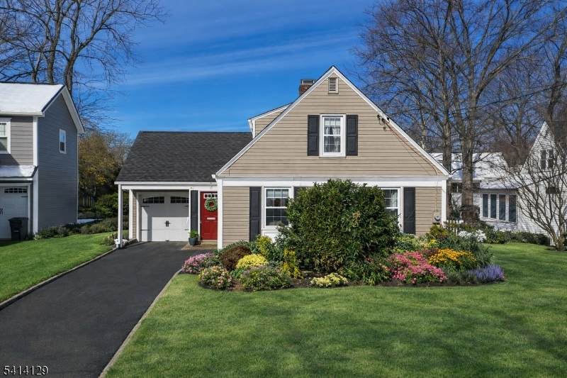 17 Cherokee Rd - Photo 1