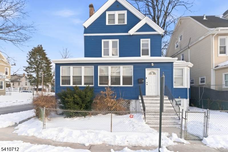 158 S Clinton St - Photo 1