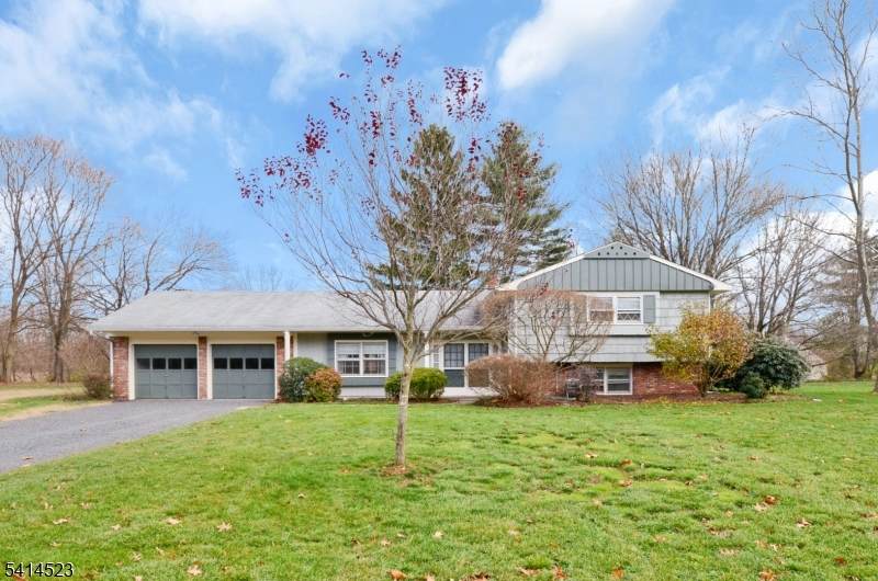 19 Jamestown Rd - Photo 1