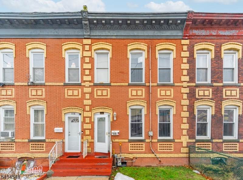 840 Grove St - Photo 1