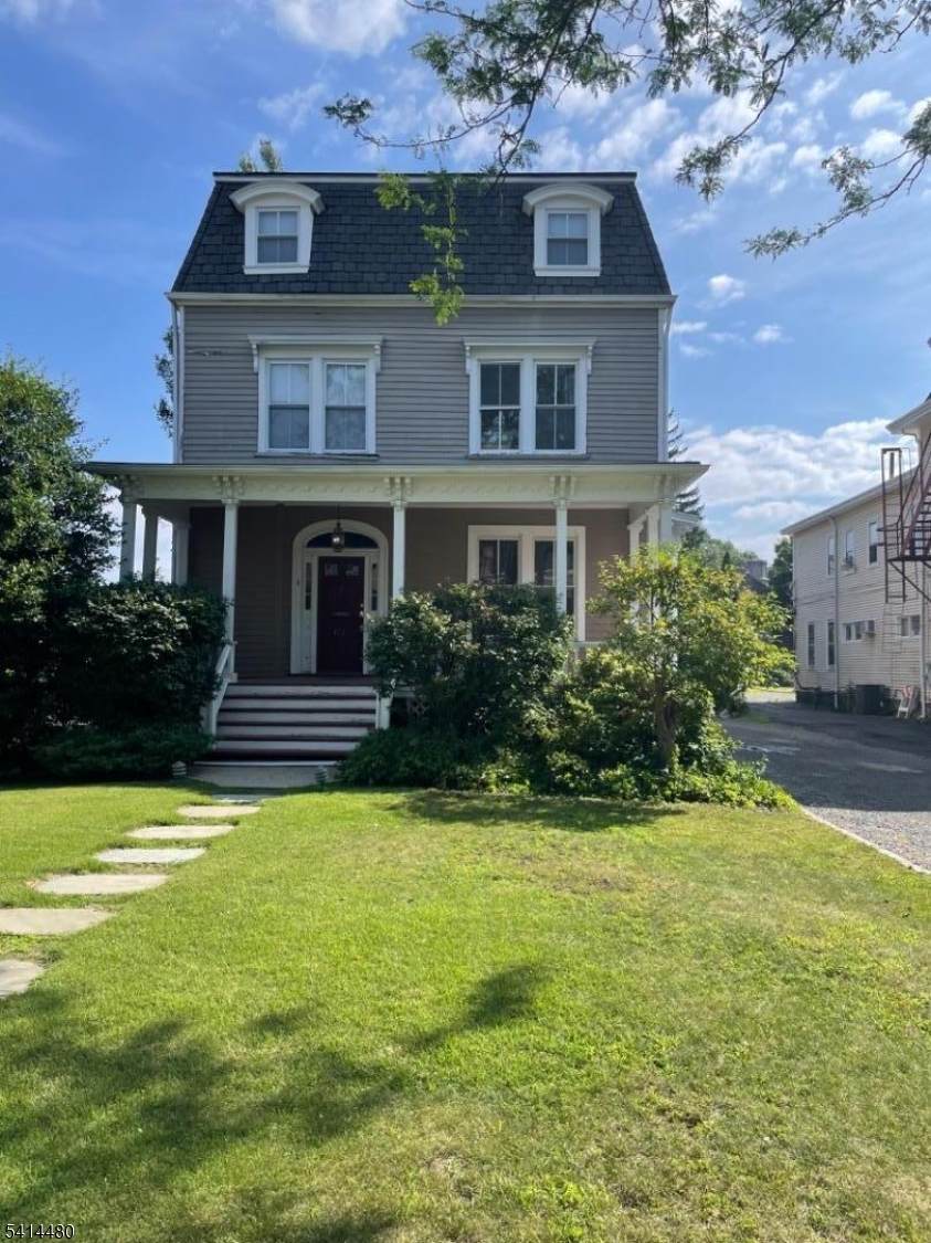 64 Maple Ave - Photo 1