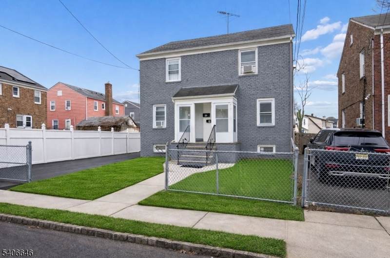 48 Dupont Pl - Photo 1