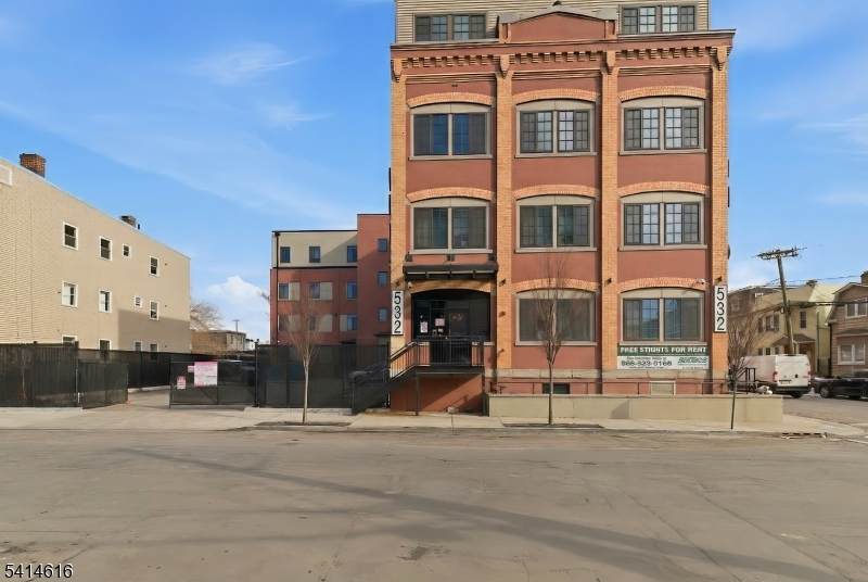 526 Mulberry St - Photo 1