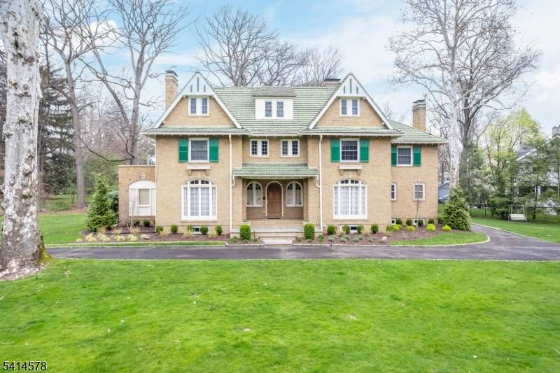 245 Montrose Ave - Photo 1