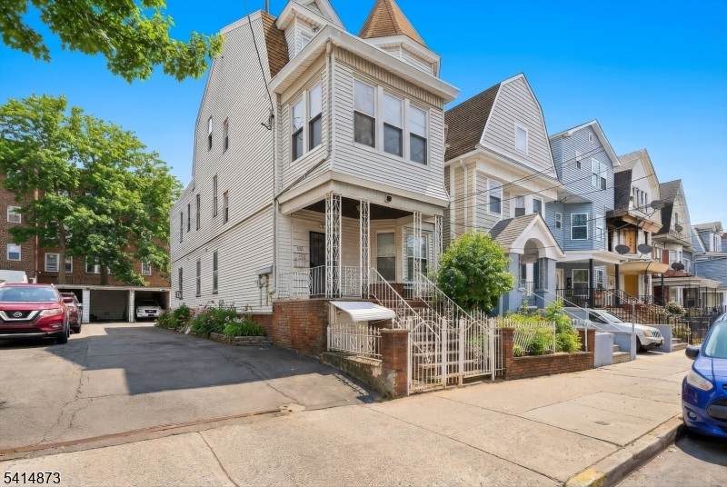 303 Clifton Ave - Photo 1