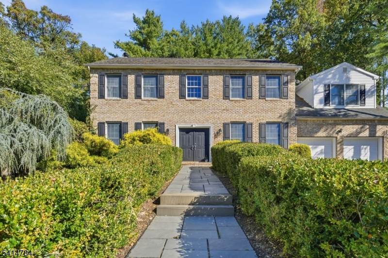 637 Inwood Ln - Photo 1