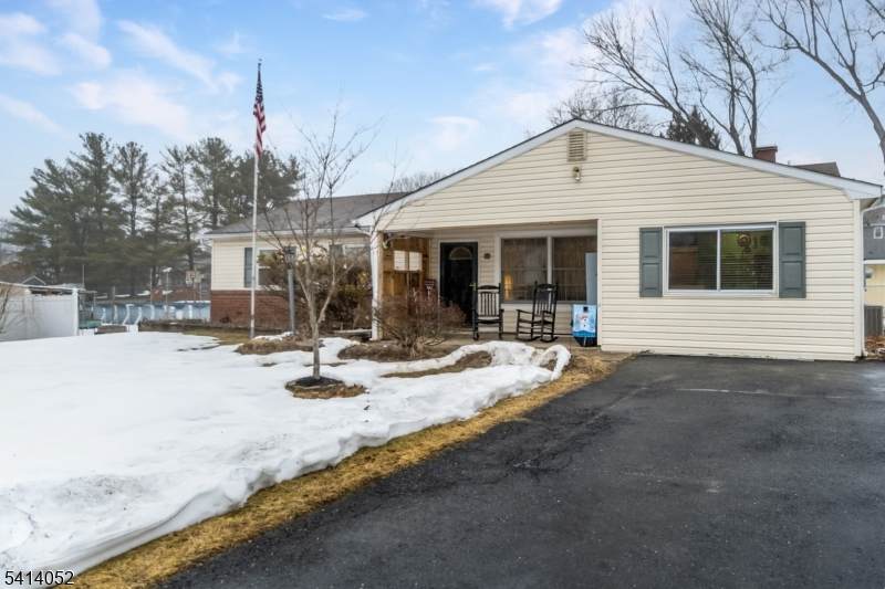 203 Powderhorn Dr - Photo 1