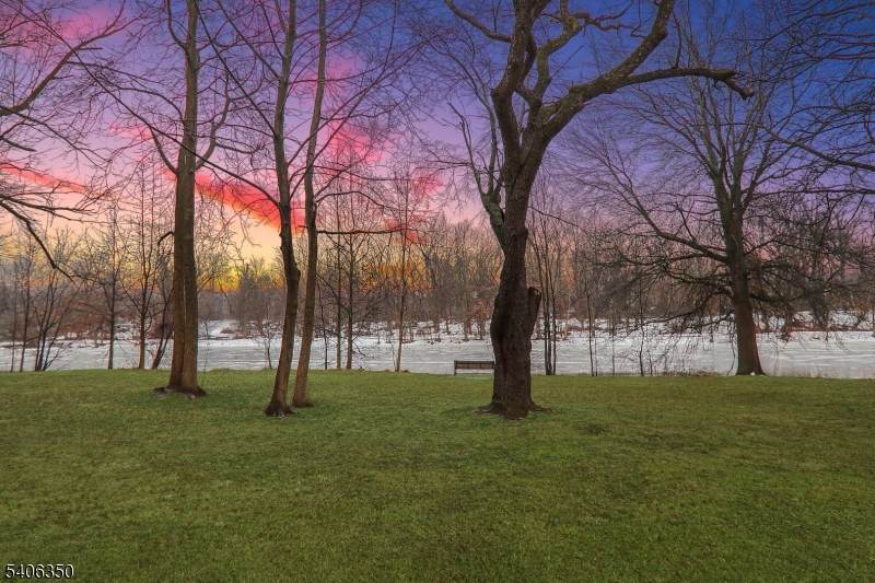 https://bt-photos.global.ssl.fastly.net/gsmls/orig_boomver_1_4012682-2.jpg