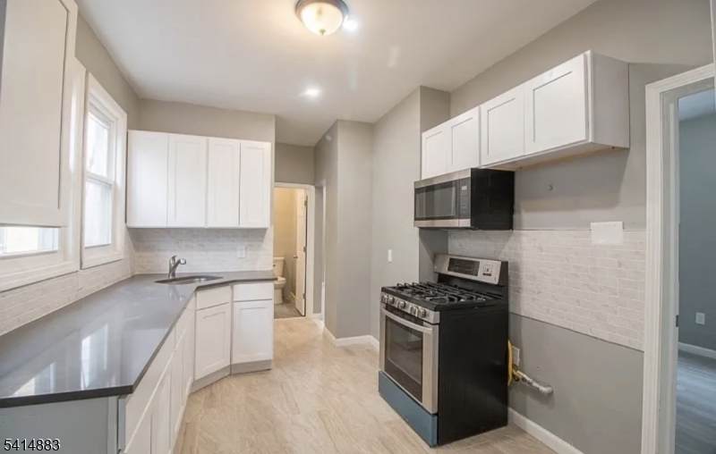 127 Brookwood St - Photo 1