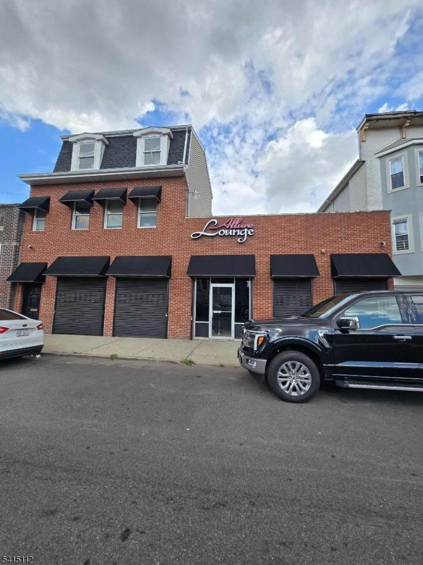 415 Halsey St - Photo 1