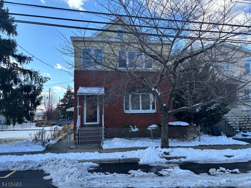 103 Shaw St - Photo 1
