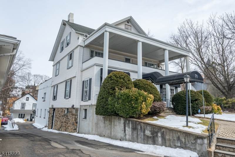 71 Washington St - Photo 1