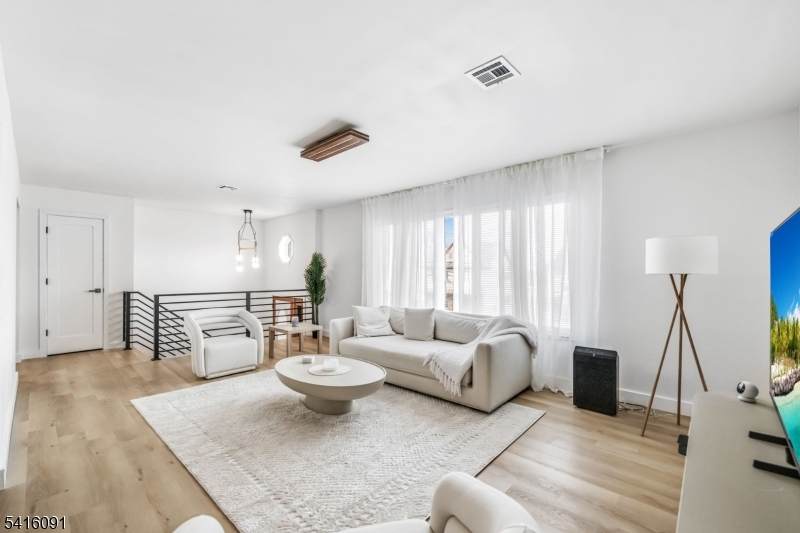 123 Chestnut St - Photo 1