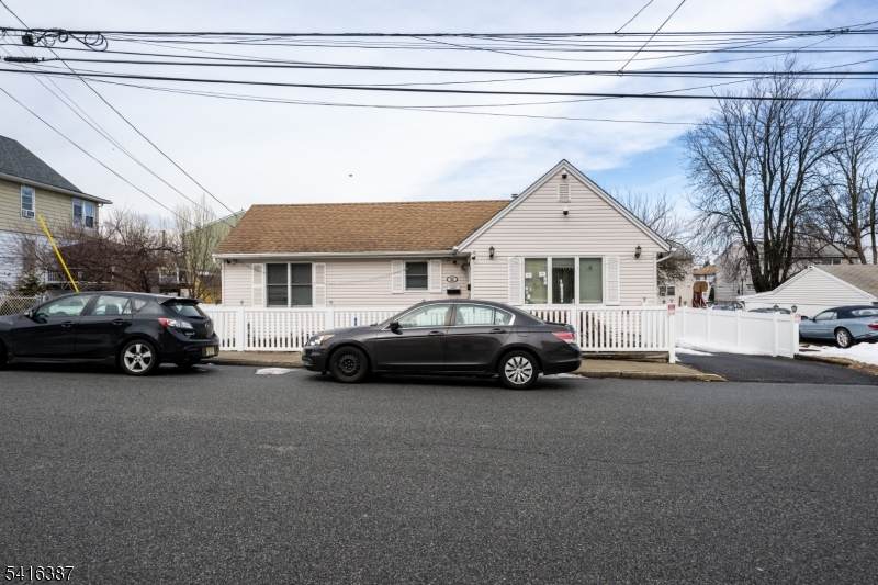52 Mount Pleasant Ave - Photo 1