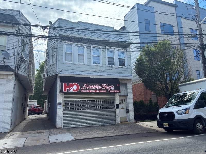 612 S Broad St - Photo 1
