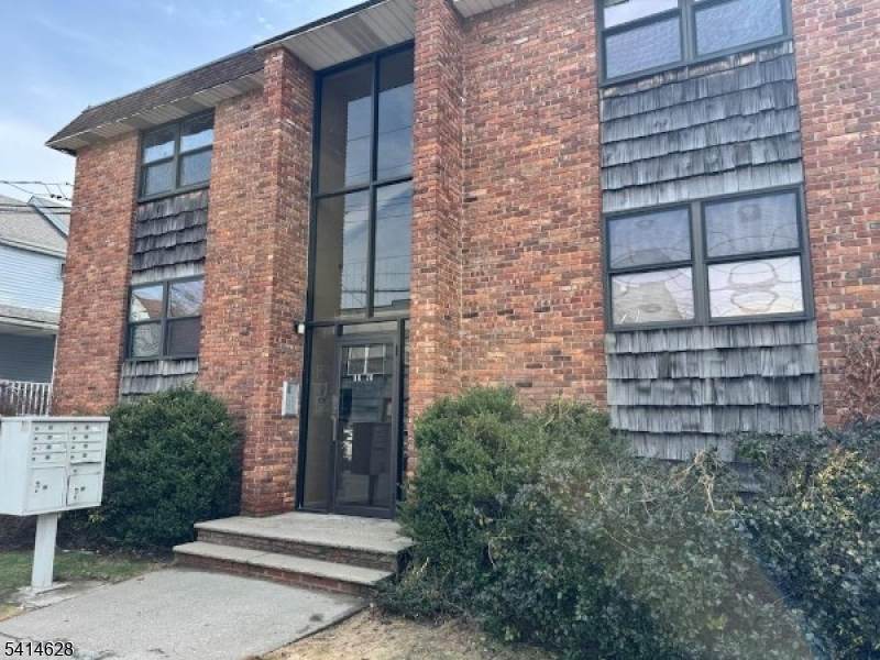 68 Montgomery St., Unit 7 - Photo 1