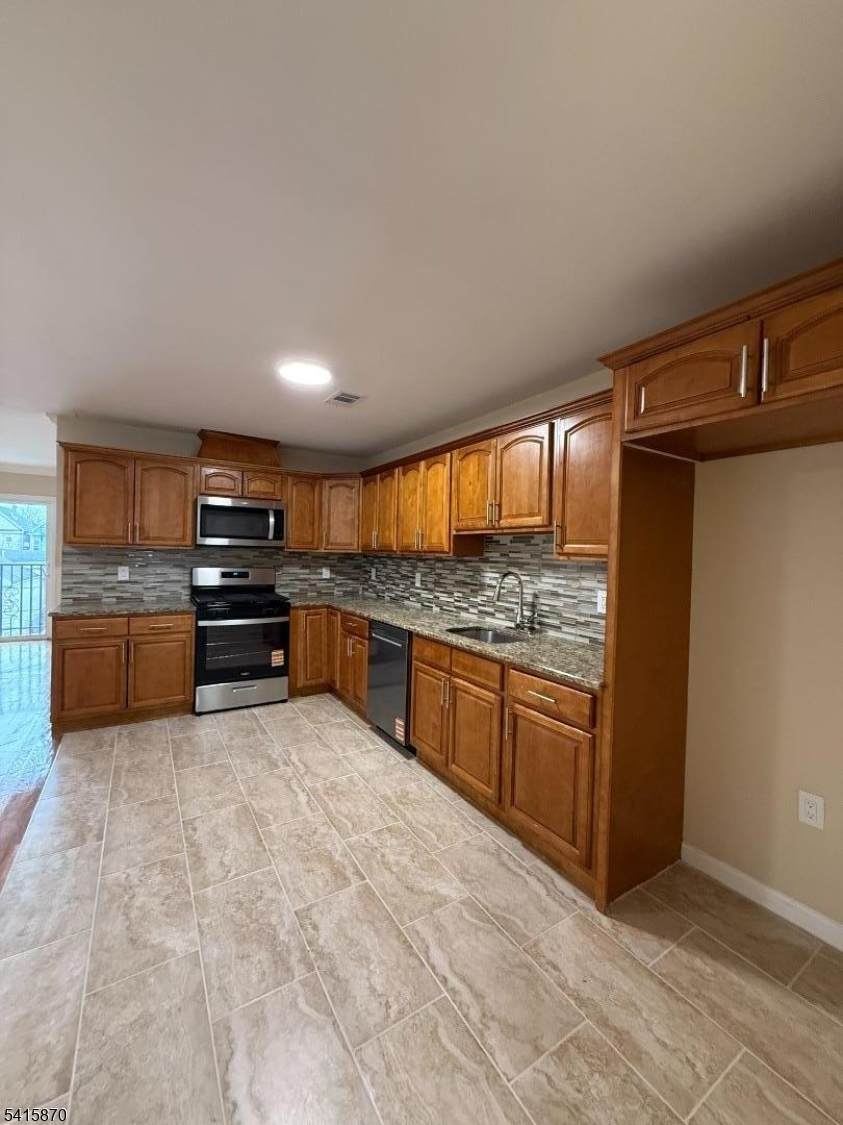 https://bt-photos.global.ssl.fastly.net/gsmls/orig_boomver_1_4013955-2.jpg