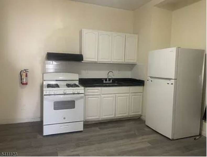 286 Broadway - Photo 1