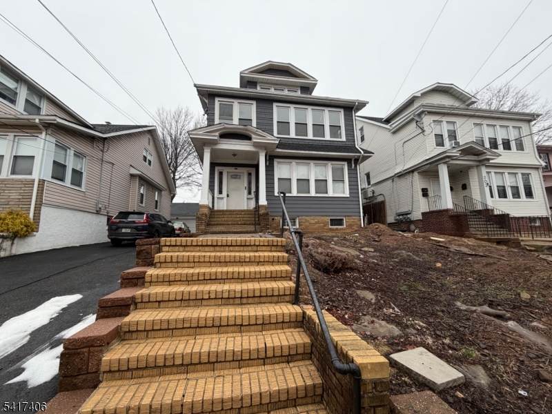 205 Chancellor Ave - Photo 1