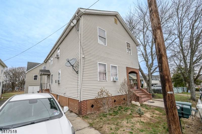 473 Lewis St - Photo 1