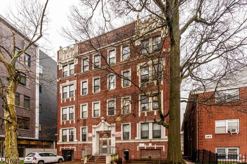 481 William St - Photo 1