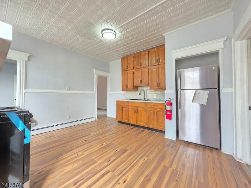 8 Lincoln Ave - Photo 1